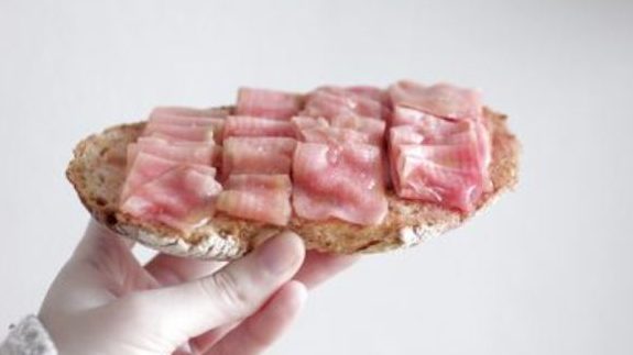 Jamón dulce en desayuno